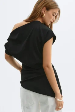 Asymmetric pleated top