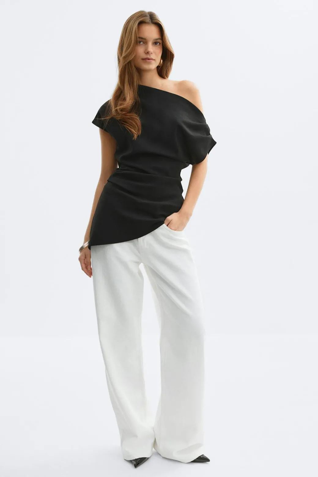 Asymmetric pleated top