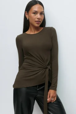 Asymmetric tie top