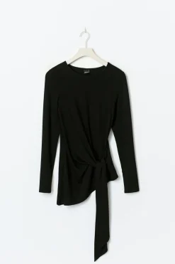 Asymmetric tie top