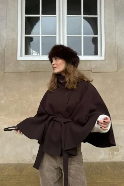 Belt cape jacket