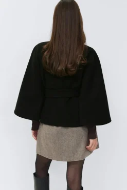 Belt cape jacket