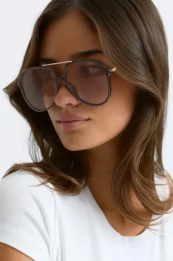 Bold aviator sunglasses