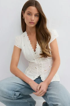 Broderie anglaise top