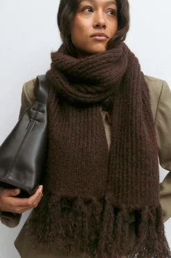 Chunky knit fringe scarf