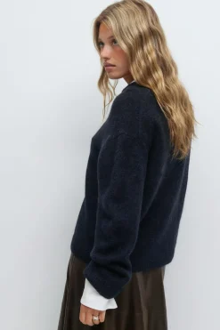 Crew neck knitted sweater