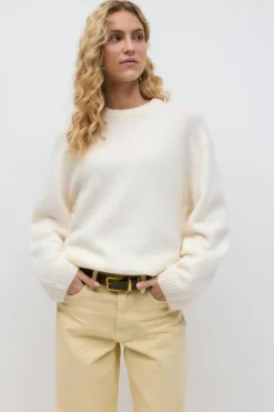 Crew neck knitted sweater