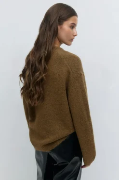 Crew neck knitted sweater