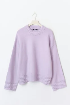 Crew neck knitted sweater