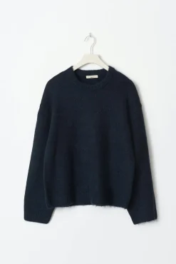 Crew neck knitted sweater