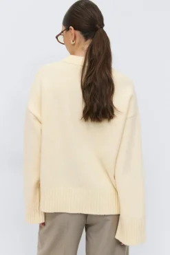 Crew neck knitted sweater
