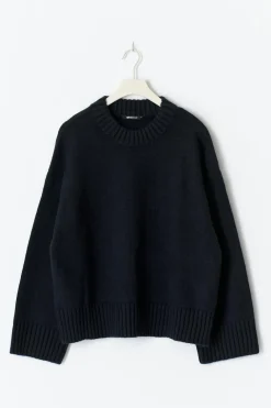 Crew neck knitted sweater