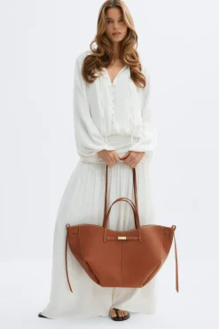 Detail strap tote bag