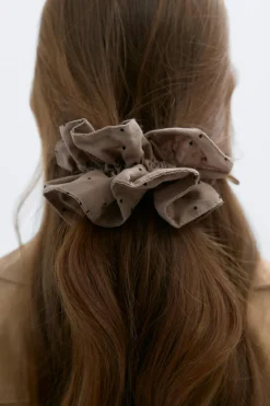 Dotted scrunchie