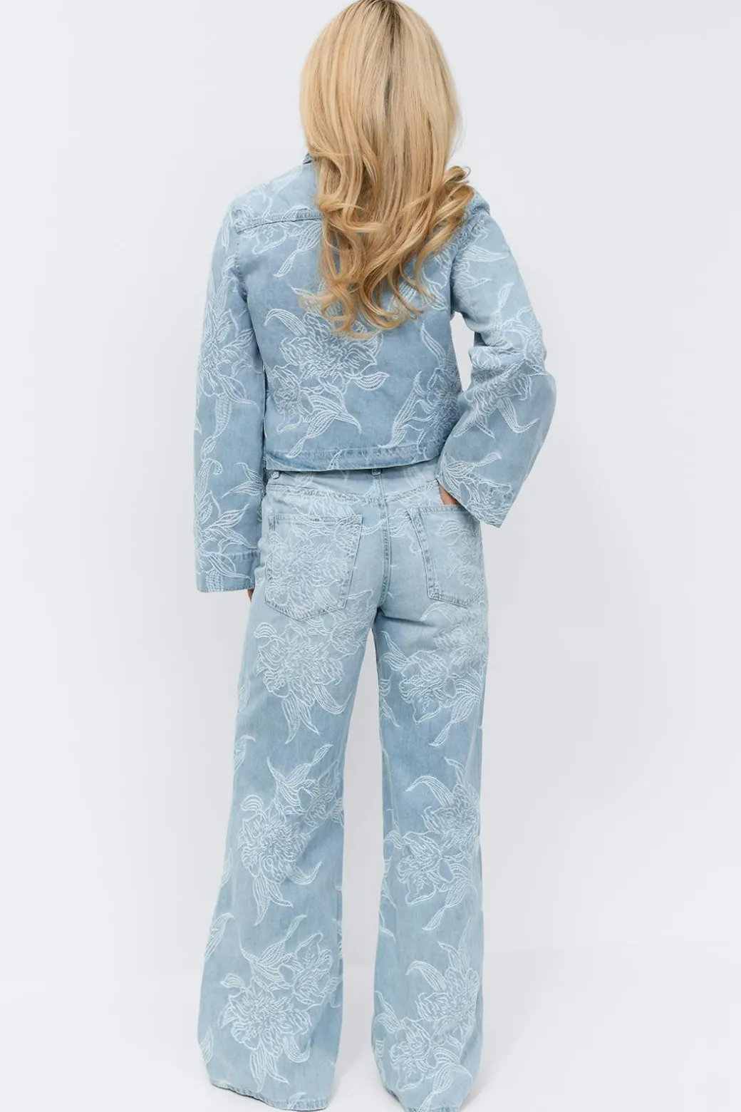 Embroidery jeans