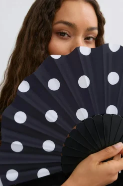 Folding hand fan
