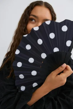 Folding hand fan