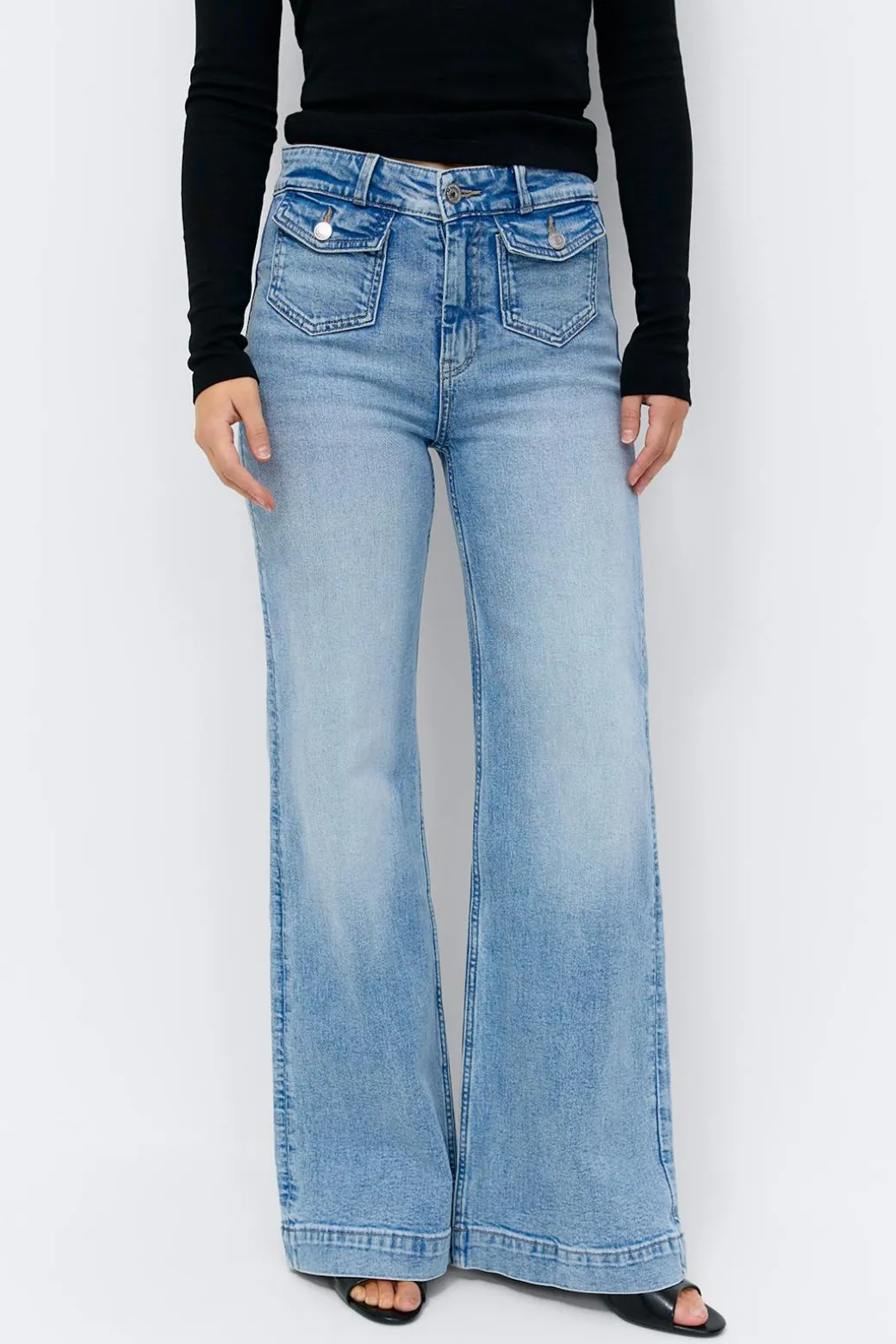 Front pocket flare jeans