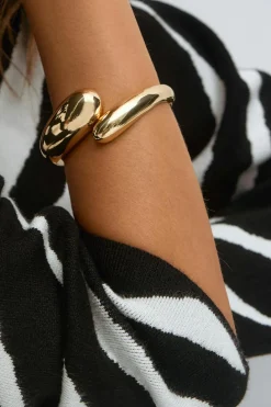 Hug bracelet