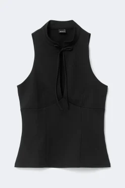 Keyhole tie top