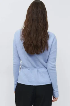 Knitted tie top