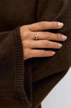 Knot ring
