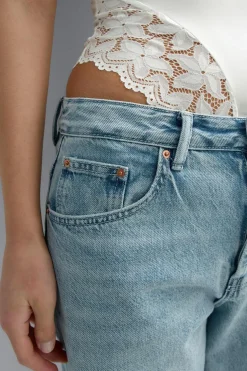 Lace detail body