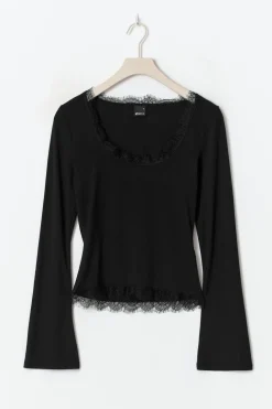 Lace detail scoop neck top