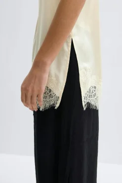 Lace singlet