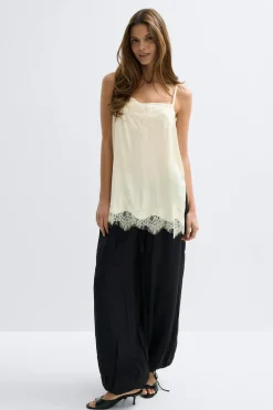 Lace singlet