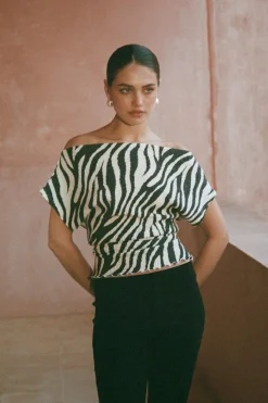 Lacing back top