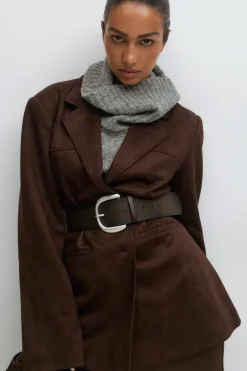 Large buckle belt