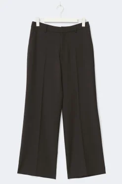 Low waist trousers