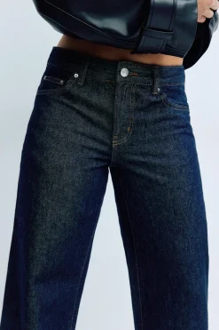 Low wide jeans