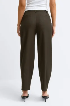 Mid waist barrel trousers