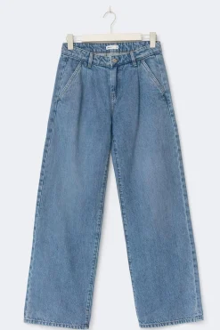 Pleated slouchy jeans
