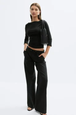 Quarter sleeve boatneck top