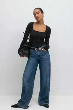 Scoop neck top