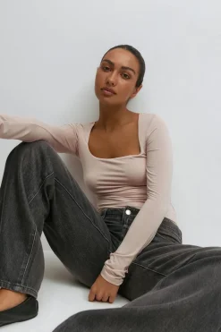 Scoop neck top