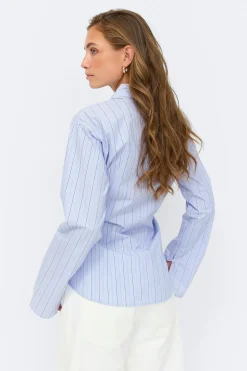 Shaped shirt