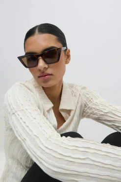 Sharp cat eye sunglasses