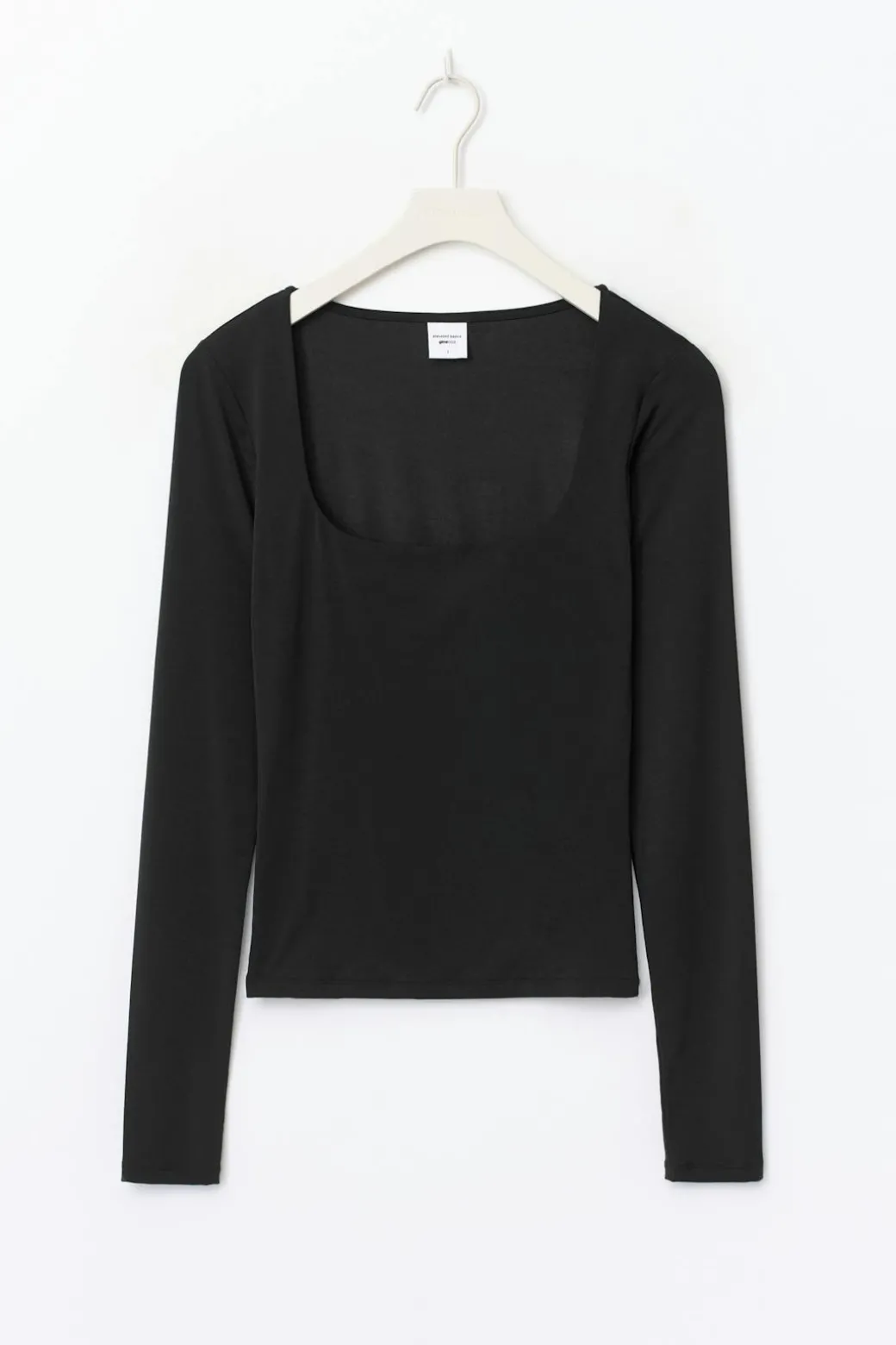 Slim fit scoop neck top