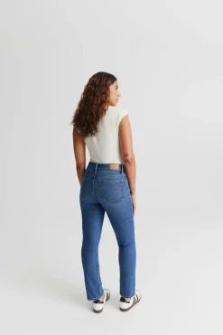 Slim straight jeans