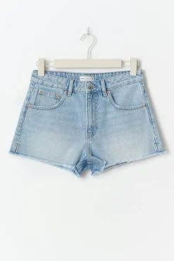 Slit denim shorts
