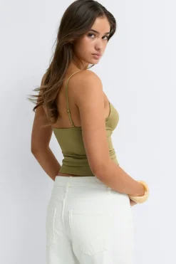 Soft shaping wow singlet