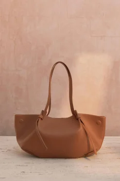 Strap handle tote bag