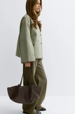 Strap handle tote bag