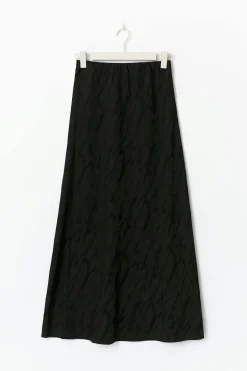 Structured skirt