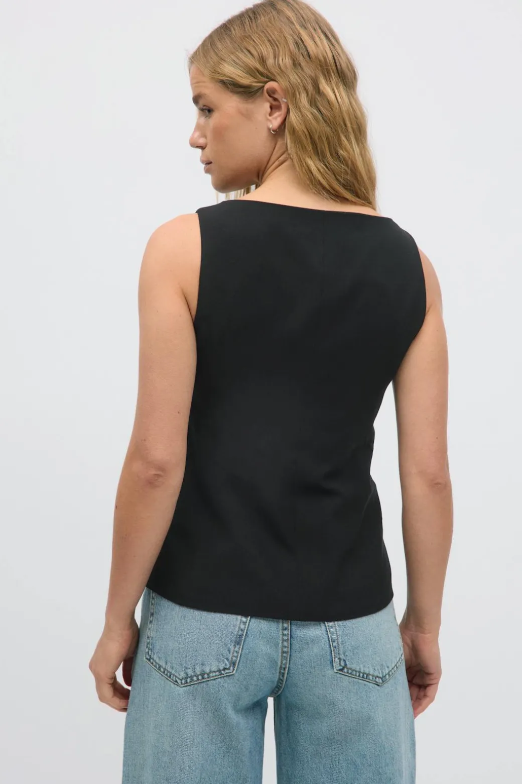 Tailored boatneck vest