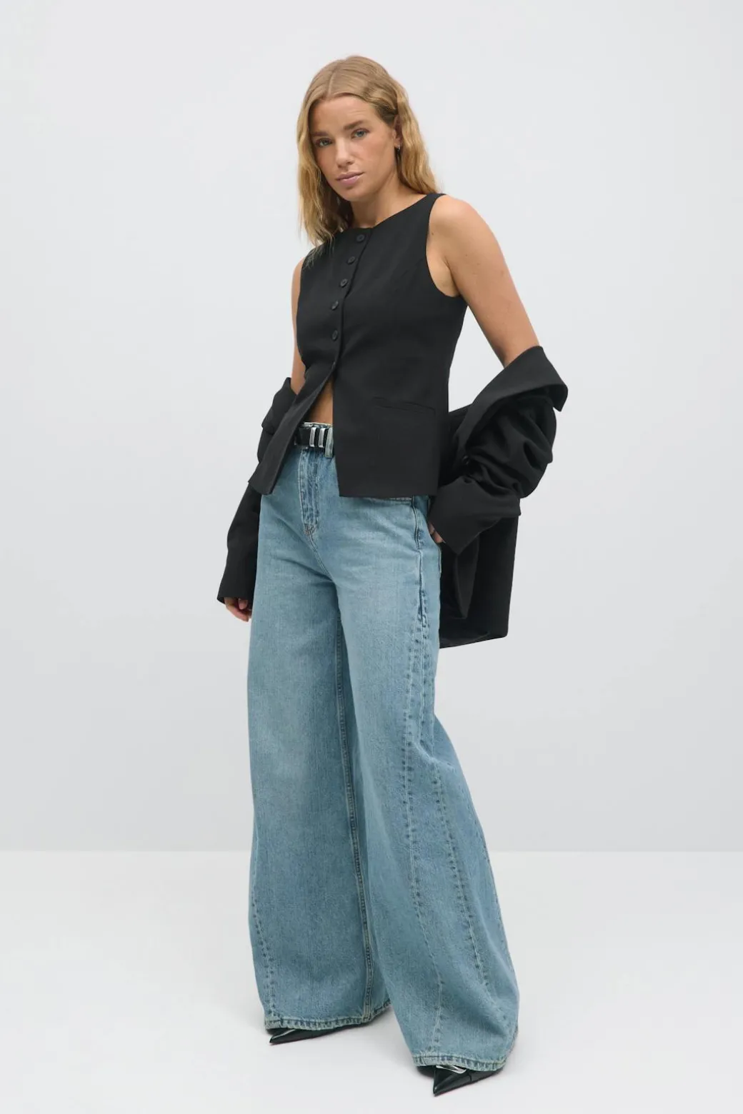 Tailored boatneck vest